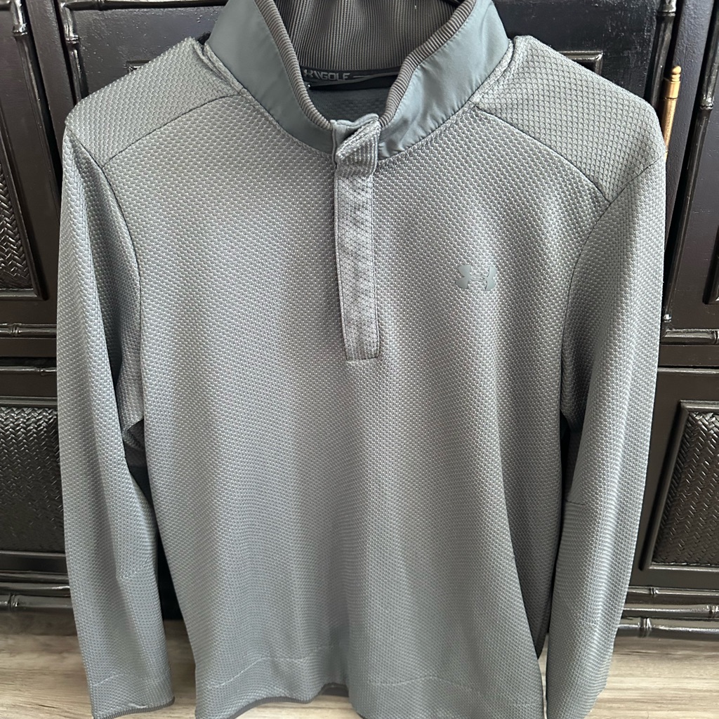 Under Armour Pullover.